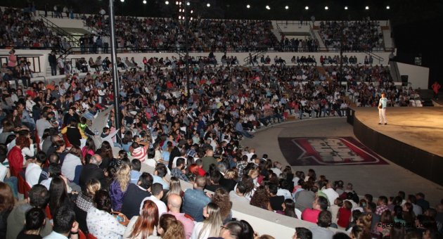 guldur guldur show yenilenen skecleri ile 29 30 mayis tarihlerinde izmir fuar acikhava tiyatrosu sahnesi nde kultur sanat ege aktuel