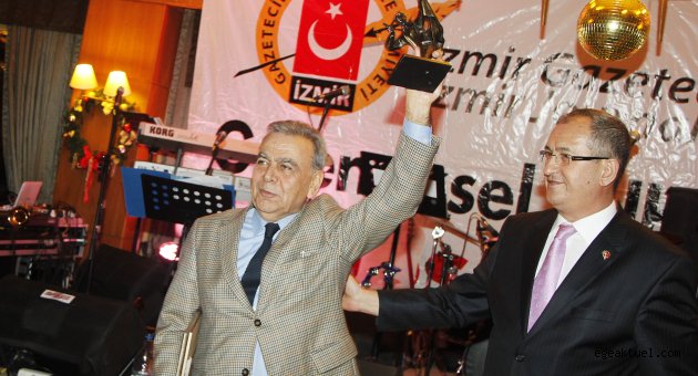 İGC’den Aziz Kocaoğlu’na onur üyeliği beratı