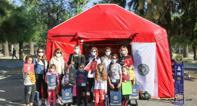 Minikler çadır kentten Ata’ya selam durdu