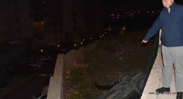 Otomobil 3 metre yükseklikten düştü