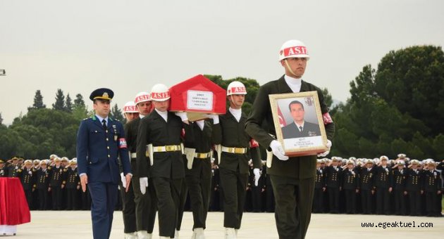 Patlamada şehit olan Astsubay Bulut'a silah arkadaşlarından veda