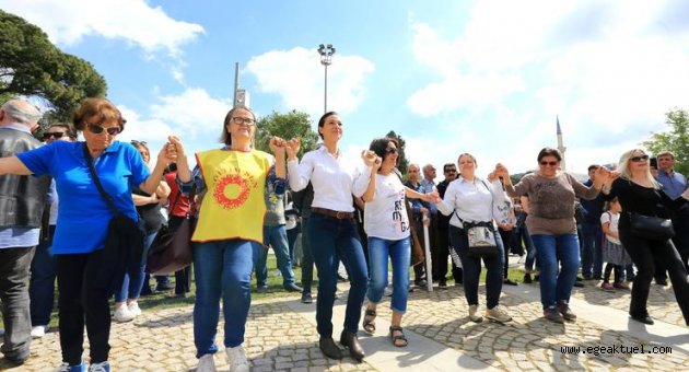 Selçuklu emekçiler bayramlarını halay çekerek kutladı