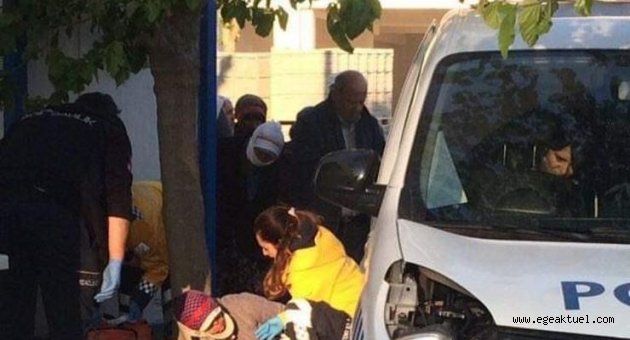 Servis minibüsü polis aracına çarptı: