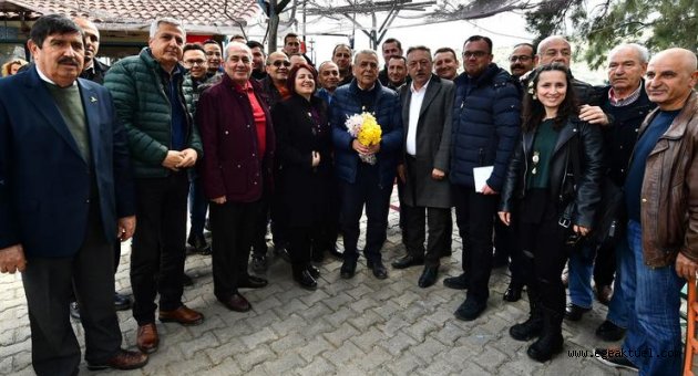 Şiirlerle, sümbüllerle uğurlandı