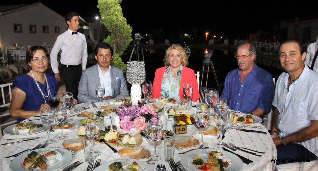 URLA BAĞBOZUMU ŞENLİĞİNİN GALA YEMEĞİ YAPILDI