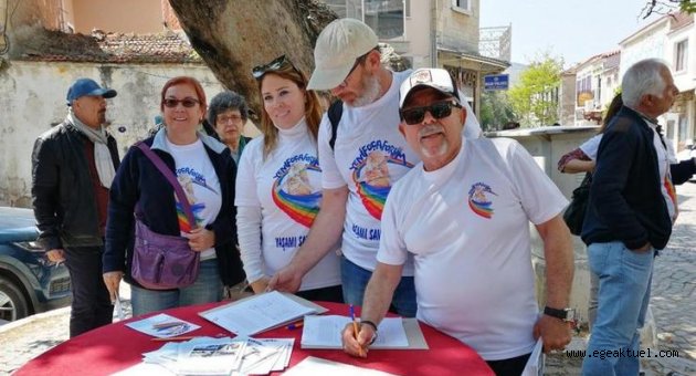 Yenifoça'da elektrik kesintisi protestosu